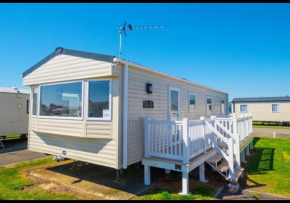 SP158 - Camber Sands Holiday Park - 3 Bedrooms - Second Toilet - Decking - Private Parking